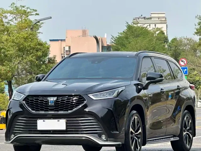Фотография автомобиля — Toyota Crown Kluger