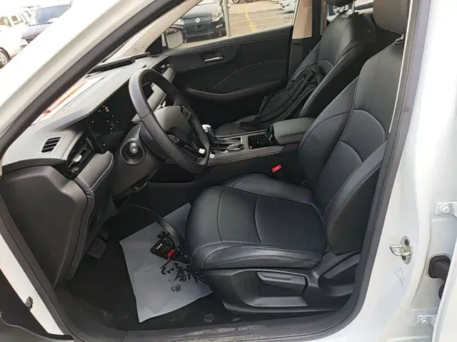 Roewe i5 — Фото автомобиля 14