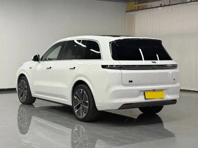 Li Auto L8 — Фото автомобиля 6