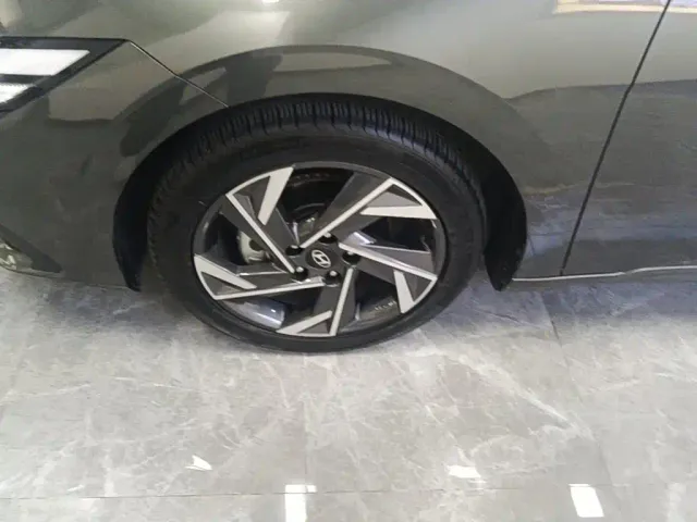 Hyundai Elantra — Фото автомобиля 22
