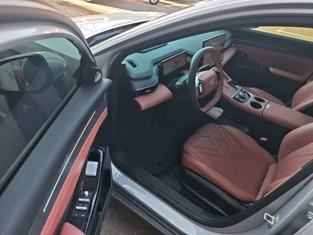 Geely Galaxy L6 — Фото автомобиля 15