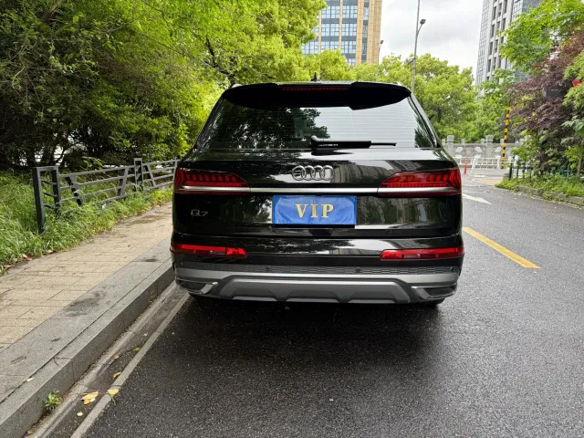 Audi Q7 — Фото автомобиля 10