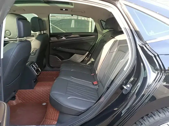 Volkswagen Passat — Фото автомобиля 16