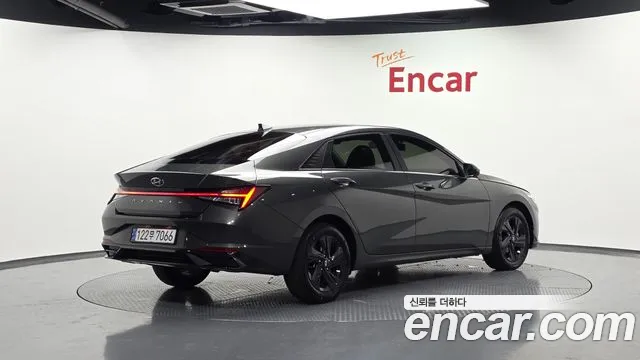 Hyundai AVANTE — Фото автомобиля 2