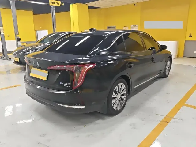 Hongqi E-QM5 — Фото автомобиля 2