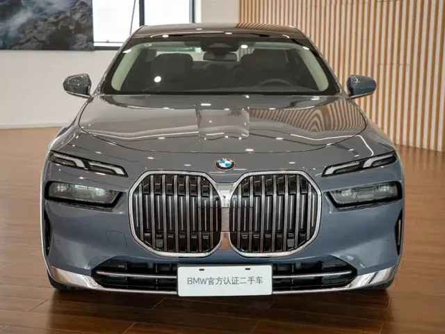 BMW 7 Series — Фото автомобиля 3