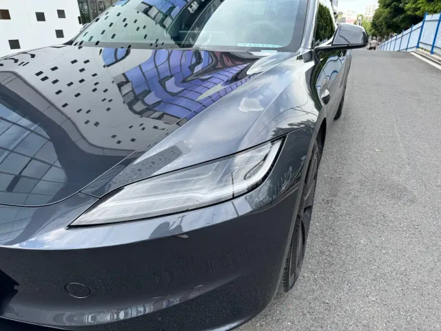 Tesla Model 3 — Фото автомобиля 16