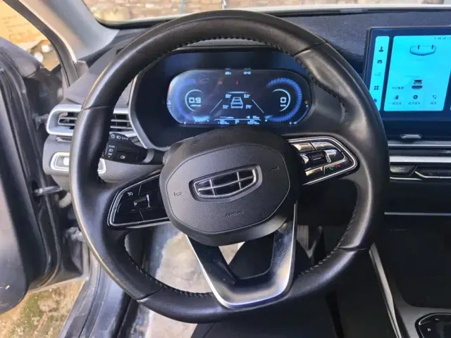 Geely Emgrand — Фото автомобиля 15