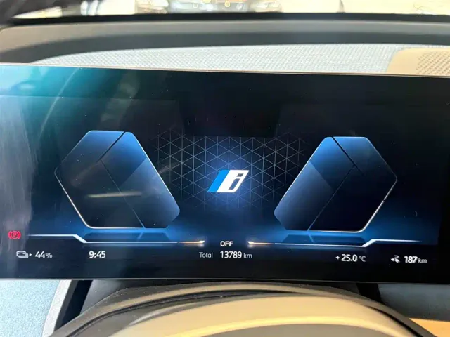 BMW iX — Фото автомобиля 3