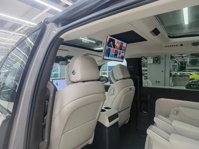 Li Auto MEGA — Фото автомобиля 11