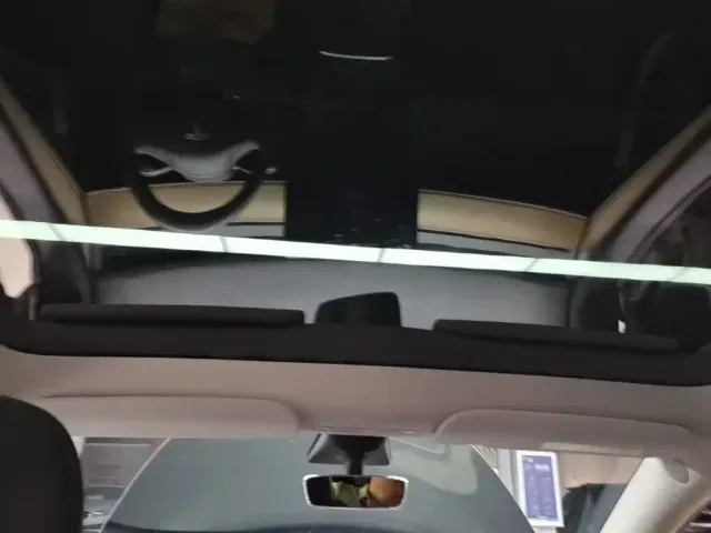 Tesla Model Y — Фото автомобиля 17