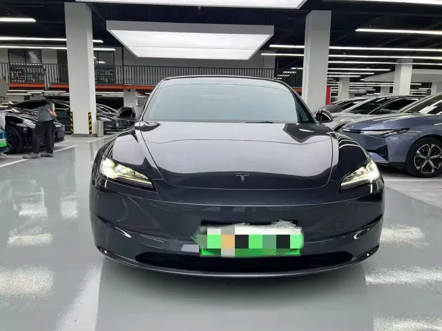 Tesla Model 3 — Фото автомобиля 2