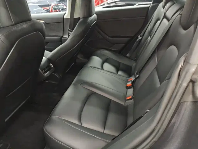 Tesla Model 3 — Фото автомобиля 16