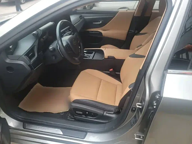 Lexus ES — Фото автомобиля 14