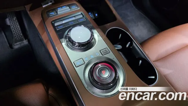 Genesis GV70 — Фото автомобиля 12