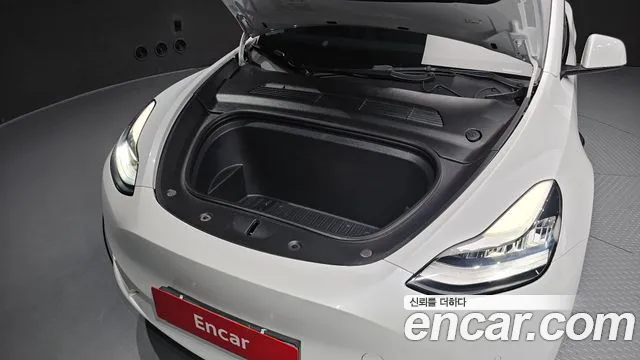 Tesla Model Y — Фото автомобиля 9