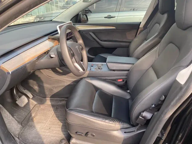 Tesla Model Y — Фото автомобиля 5