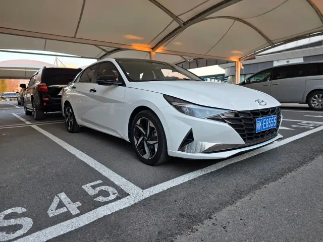 Hyundai Elantra — Фото автомобиля 3