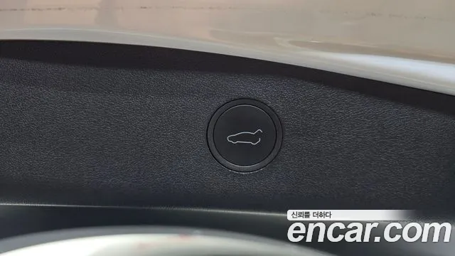 Tesla Model 3 — Фото автомобиля 18