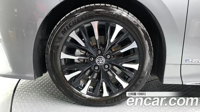 Toyota Alphard — Фото автомобиля 4