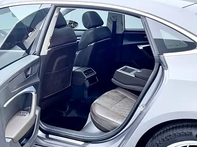 Audi A7L — Фото автомобиля 16