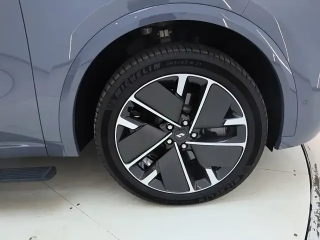 Li Auto Li L8 2025 Ultra Smart Renewal Edition — Фото автомобиля 19