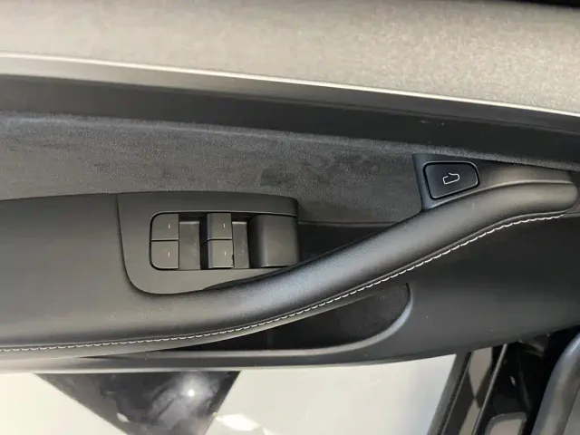 Tesla Model Y — Фото автомобиля 20