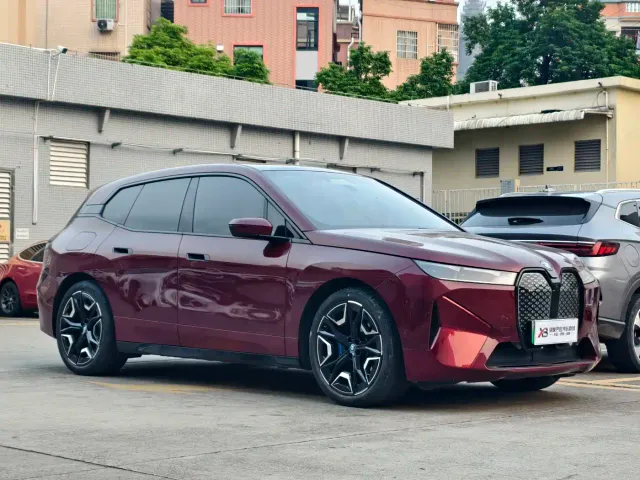BMW iX — Фото автомобиля 6