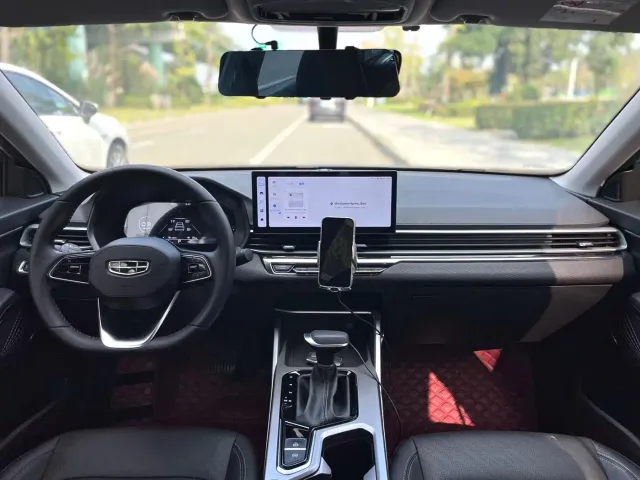 Geely Emgrand — Фото автомобиля 11