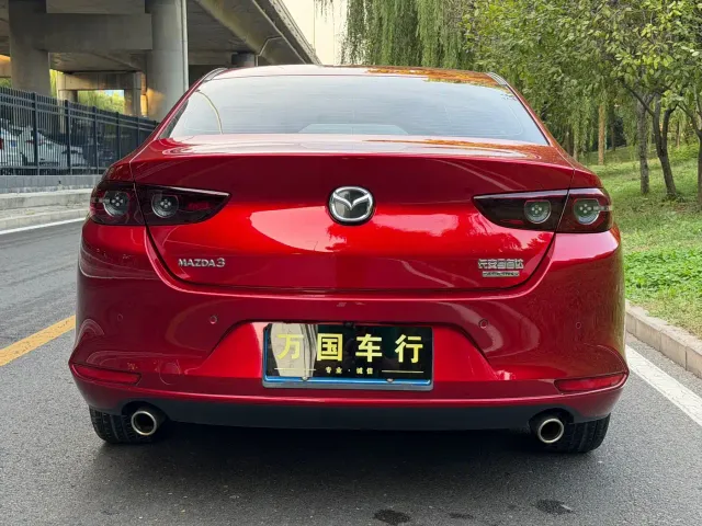 Mazda Axela — Фото автомобиля 16
