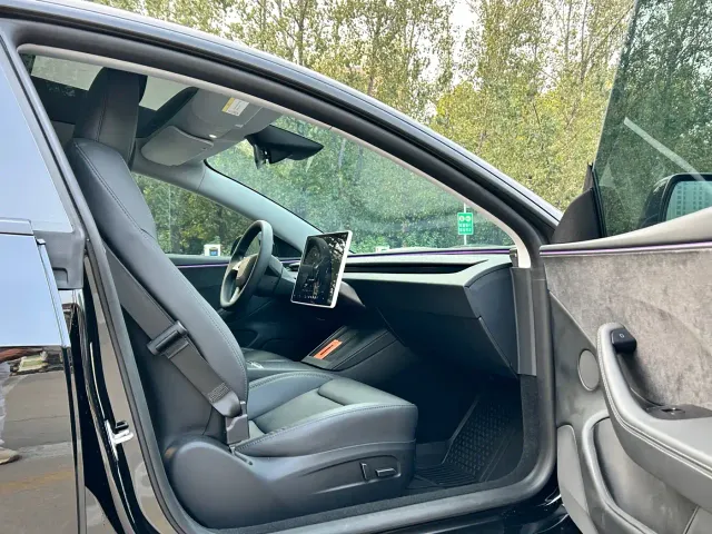 Tesla Model 3 — Фото автомобиля 12