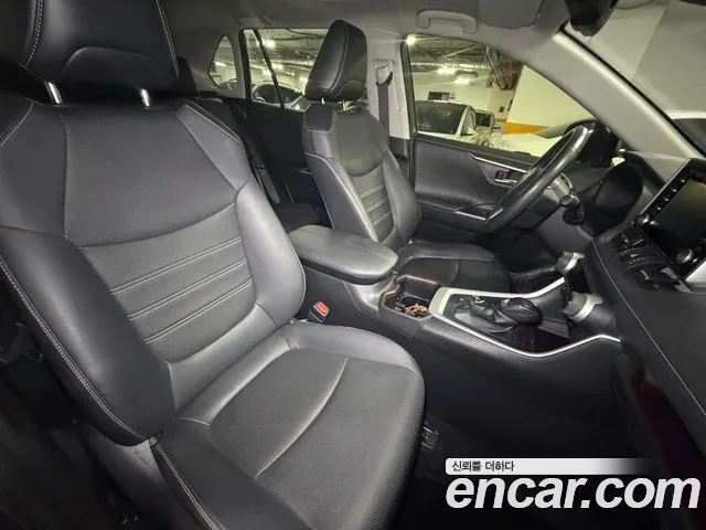 Toyota RAV4 — Фото автомобиля 14