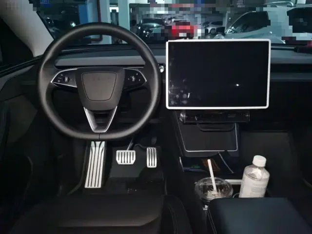 Tesla Model Y — Фото автомобиля 5
