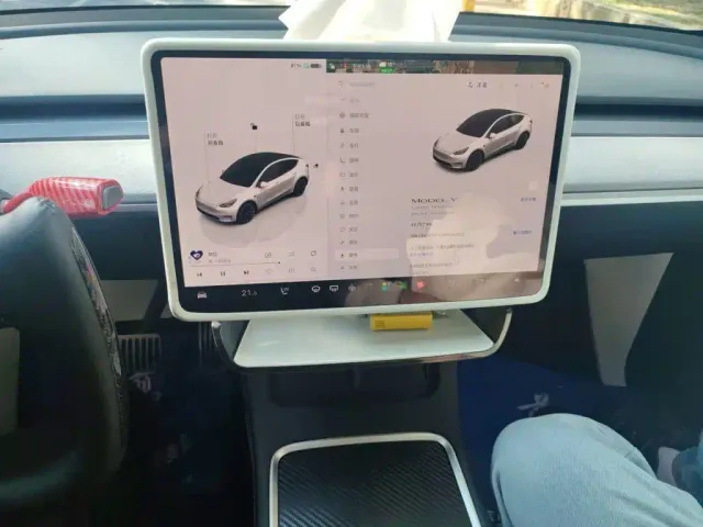 Tesla Model Y — Фото автомобиля 14