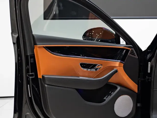 Bentley Flying Spur — Фото автомобиля 13