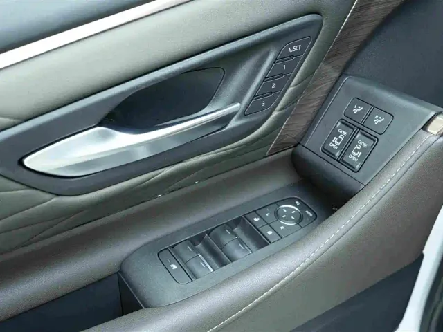 Toyota Alphard — Фото автомобиля 17