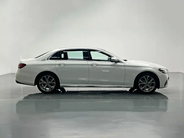 Mercedes-Benz E-Class — Фото автомобиля 7