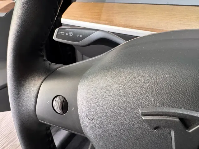 Tesla Model 3 — Фото автомобиля 11