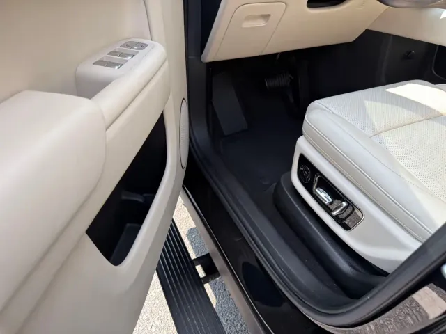 Li Auto L8 — Фото автомобиля 12