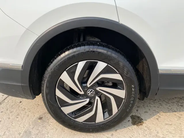 Volkswagen Tiguan L — Фото автомобиля 22