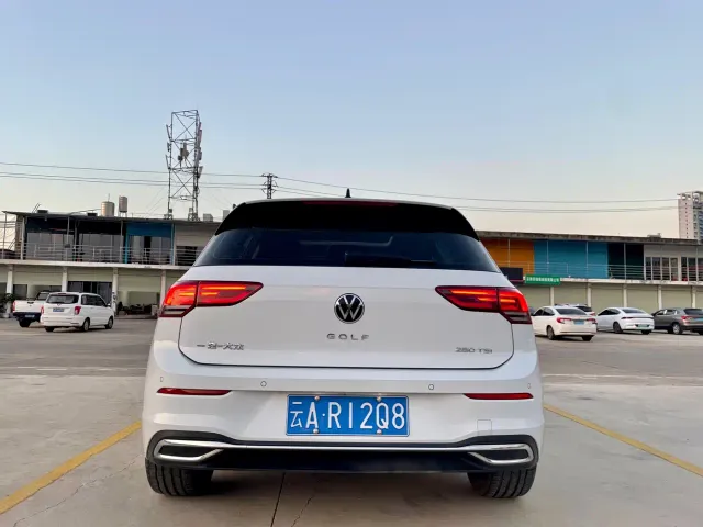 Volkswagen Golf — Фото автомобиля 4