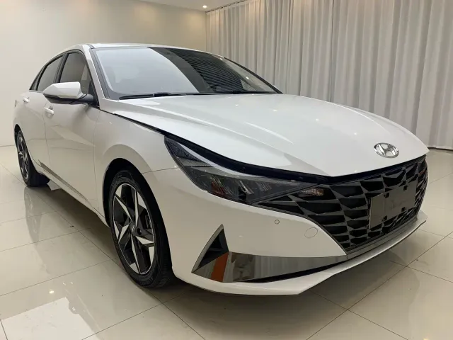 Hyundai Elantra — Фото автомобиля 3