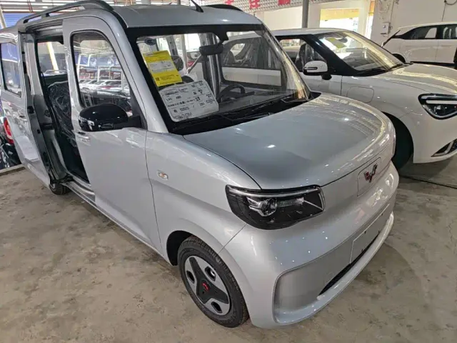 Wuling Zhiguang NEV — Фото автомобиля 3