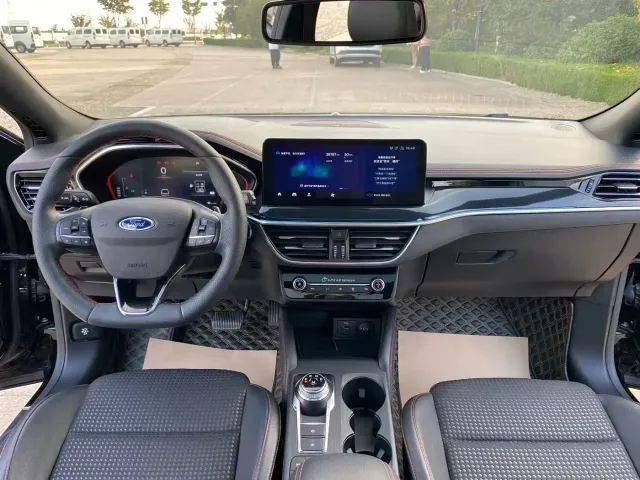 Ford Focus — Фото автомобиля 5