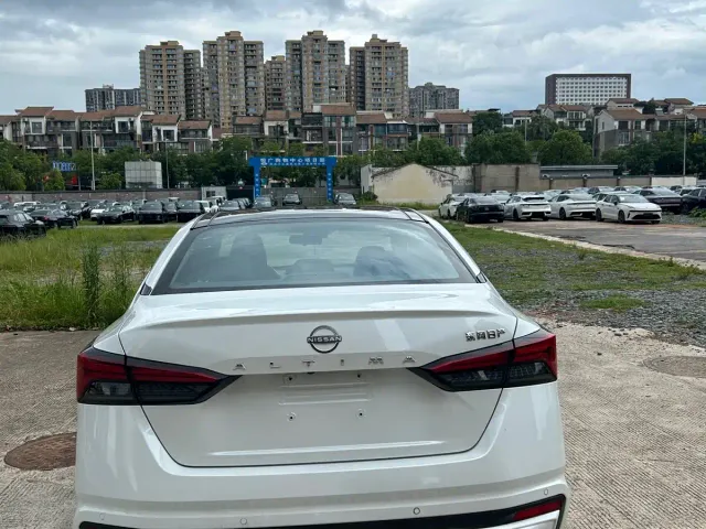 Nissan Teana — Фото автомобиля 8