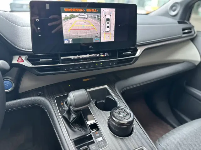 Toyota Granvia — Фото автомобиля 14