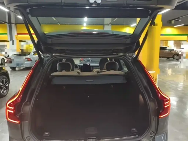Volvo XC60 — Фото автомобиля 18
