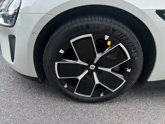 Xiaomi SU7 — Фото автомобиля 18
