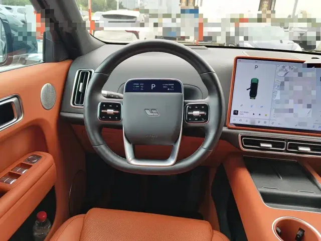 Li Auto L9 — Фото автомобиля 6
