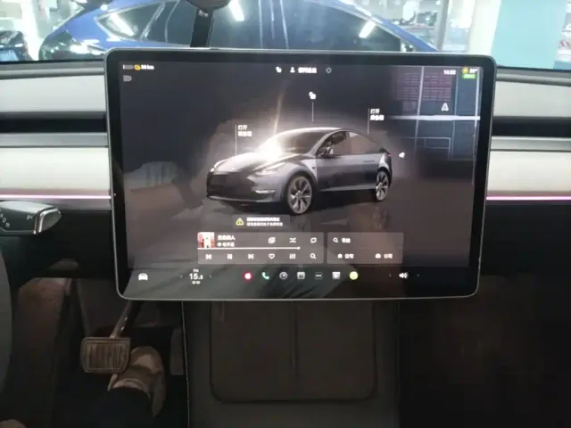 Tesla Model Y — Фото автомобиля 8